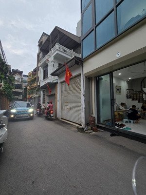 mặt ngõ thông ô tô vào nhà, kinh doanh nhỏ lẻ đa dạng, thanh liệt thanh trì.