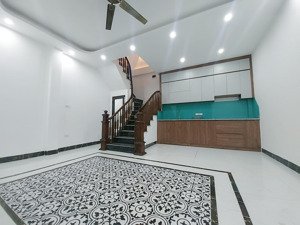 bán gấp nhà biên giang, hà đông, 34 m xây mới tinh, 3 ngủ, ô tô đỗ cổng, gần quốc lộ 6, 2.95 tỷ