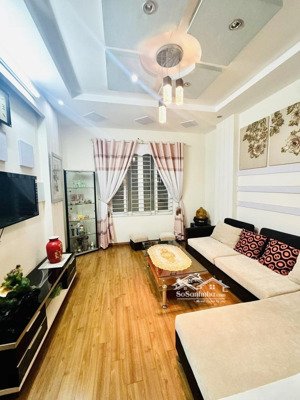 chính chủ cần bán gấp nhà gần hoàng quốc việt, 61m2, 2 mặt thoáng, 4 ngủ, ngõ sạch đẹp, 11 tỷ