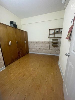 cần cho thuê gấp căn hộ lê thành khu b dt 70m2 , 2 phòng ,1wc
giao thông thuận tiện di chuyển