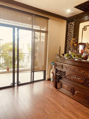 cần chuyển nhượng căn song lập ( lô góc ) . dự án vinhomes marina hải phòng
