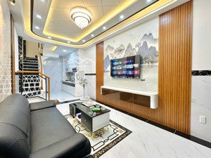 nhà mới cao cấp, hẻm đẹp 4m, 3 lầu, thích quảng đức- pn, full nội thất