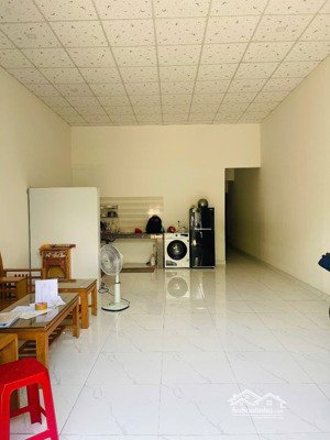 cần bán: nhà cấp 4 đẹp đường 5,5m lỗ giáng 15 - sát văn tiến dũng - hòa xuân .
- diện tích :