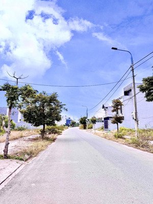 chính chủ chào bán 110m2 đất trung hoà 1 sát cầu khuê đông gần biệt thự ven sông