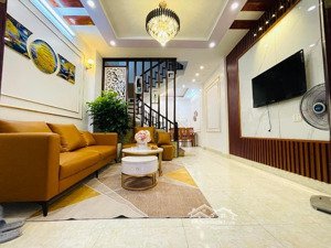 bán nhà phan kế bính, rất gần phố, ngõ to thoáng sáng, 6 phòng ngủ, chỉ 8 tỷ vnđ