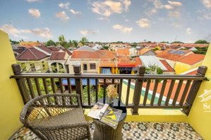 bán khách sạn 2 mặt tiền trung tâm phố cổ hội an 30 phòng giá ib tỷ đang cho thuê 200tr/ tháng