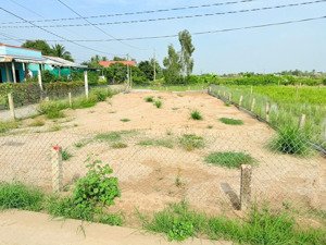 lô góc 2 mặt tiền đường bê tông 4m
- 244m2 thổ cư toàn bộ - nền sẵn giá bán chỉ 750tr - shr