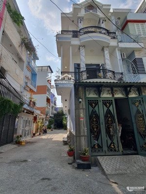 bán nhà căn góc 2 mt hẻm 4m nguyễn văn cừ, p2, quận 5. dt: 3,8 x9 ( 3 tầng). giá: 6,2 tỷ.