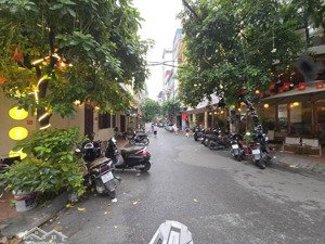 hiếm -nhà mặt phố nghĩa đô, cầu giấy, kinh doanh dòng tiền,vị trí trung tâm, gần các trường đại học