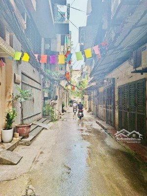 mặt phố - oto tránh - kinh doanh sầm uất - dân xây - nhà đẹp - nở hậu