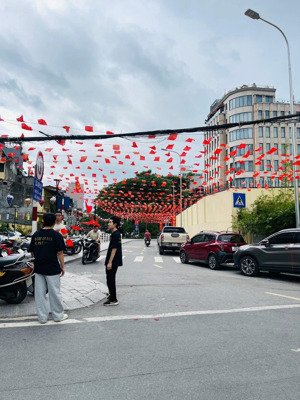 bán siêu phẩm mặt phố trung tâm ba đình một mặt trước ô tô tránh,một mặt sau view hồ trúc bạch.