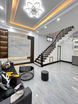 bán nhà riêng tại trần phú, hà đông,ôtô đỗ cửa, gần ga văn quán 7,89 tỷ, 33m2, view đẹp, giá tốt