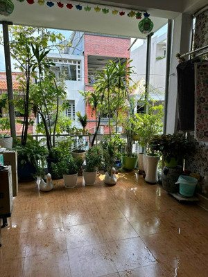 nhà mặt tiền trần khắc chân quận 1 - 4 tầng - dt sàn gần 200m2 - không lộ giới