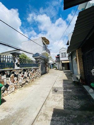 bán nhà cấp 4 - ngay lê trọng tấn - dtcn 96m2 - hẻm xe hơi 5m thông - ko qh, lg - giá chỉ 43tr/m2.