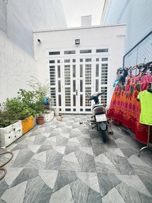 bán căn nhà khu nhà lầu vip của huynh thi hai tân chanh hiệp q12 nhỉnh 4 ty