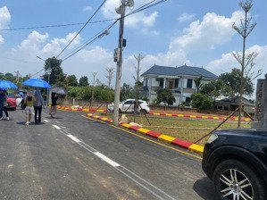 đất nằm tại khu trung tâm,tiếp giáp ql21a , khu công nghệ cao hoà lạc và các trường đại học lớn