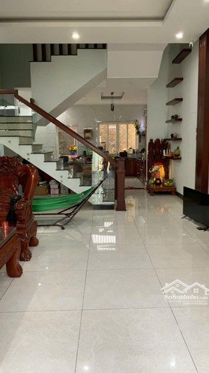 bán nhà 1/ bưng ông thoàn q9 dt 111m ngang 6,5m giá 11 tỷ nhà 1 trệt 2 lầu shr đã hoàn thiện