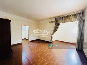 bán biệt thự sân vườn hồ bơi nguyễn văn hưởng phường thảo điền quận 2 diện tích 15x26 cn390m2 giá..