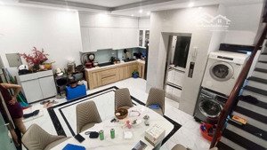 bán nhà phố đại la 38m2 x 5 tầng thang máy 20m ô tô tránh full nội thất giá chỉ 9.5 tỷ