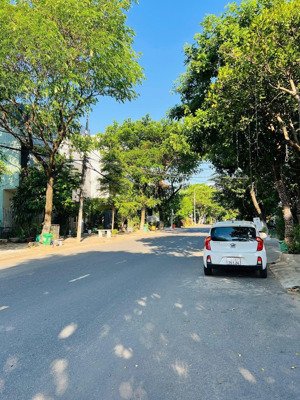 nhà biệt thự 3 tầng đường 10m5 trần nguyên đán - hoà minh - gần biển