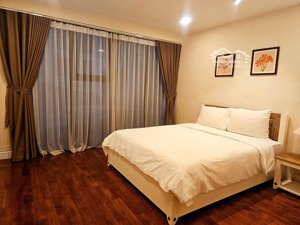 bán căn 2 ngủ + 1 hoàng thành tower 114 mai hắc đế, 24 tỷ full đồ. lh: 