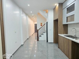 bán nhà yên lãng - dt 60m - 5 tầng - 3.5m mặt tiền - thang máy - 30m rao phố - cách oto 15m