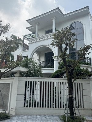 biệt thự hướng quan lộc cả dòng tộc được nhờ