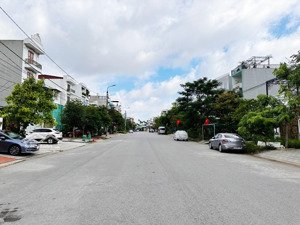 gia đình cần bán gấp lô đất 90m mặt đường 30m bãi cát văn cao lh: 