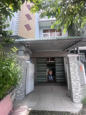 cho thuê nhà nguyên căn 1 trệt 2 lầu, 6 phòng mặt tiền nguyễn thị thập, mỹ tho giá tốt