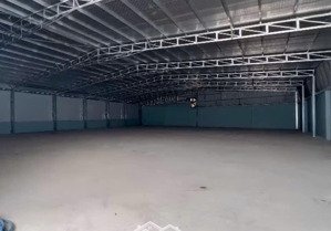 kho ở phạm hữu lầu diện tích 650m2 cần cho thuê gấp đường cont