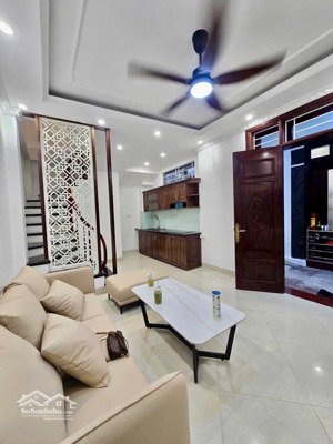 bán căn nhà mới 5 tầng ngọc lâm ngay sát phố cổ oto dỗ cách nhà 15m. đã full nội thất giá chỉ 7.xtỷ
