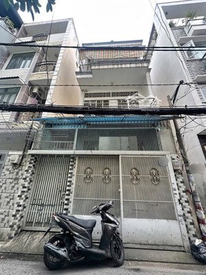 như mặt tiền thích q đức,ngang 5m,3tầng,3pn,vuông vức,kinh doanh tốt