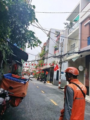 siêu phẩm nguyễn sơn nhà 4 x 18m2 3 lầu sân thượng hẻm nhựa xe hơi 7m giá 7.2 tỷ lh 