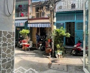 cần tiền bán nhà 1t 2l dt lớn 1ty690 đường phan bội châu,p2,bt gần chợ bà chiểu, đbp