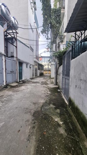 bán đất ngõ 640 nguyễn văn cừ. 70m nở hậu oto tải vào đất. hơn 13 tỷ còn tl
vị trí đẹp, ngõ rộng ot