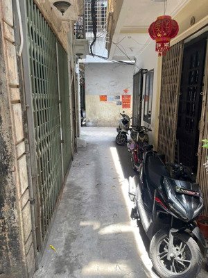 rẻ nhất thanh xuân, bán nhà vương thừa vũ 28m 5 tầng, ở ngay, ngõ thoáng. giá 6.2 tỷ. lh 