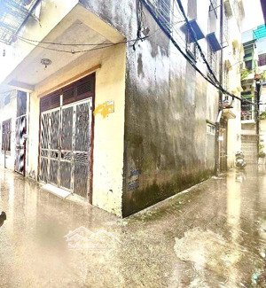 lô góc 2 mặt thoáng sáng,nhà dân xây rất chắc chắn btct, mt 4m 4 tầng 5 ngủ,