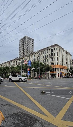 mặt phố shophoues him lam vạn phúc 95m2, hai mặt tiền 6.5m. vỉa hè rộng 1 mặt phố 1 mặt khuôn viên