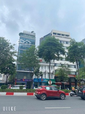 mặt phố cầu giấy - kinh doanh . vỉa hè 6m - đắc địa - dòng tiền 140tr/ tháng - giá 68 tỷ.