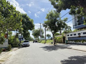 bán lô đất biệt thự mt đường lê hy cát 7m5 thông sông khu nam việt á giá tốt. lh phượng 