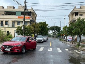 lô góc ngã tư nằm giữa 2 khu chung cư ori và hoà hiệp 4