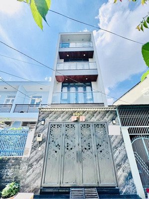 hiếm - hậu giang - quận 6 - 4 tầng - 4m x 18m - 4pn - phòng giải trí - nội thất cực xịn.