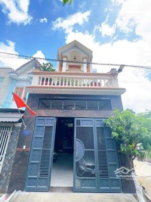 hàng vip nhà 3 tấm hoàn công full diện tích: 98m, thổ cư 100% sân rộng để v