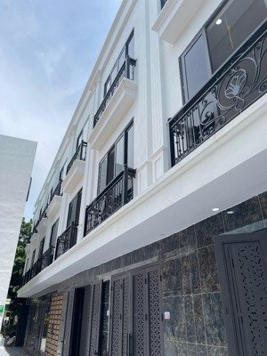 bán nhà thật: cam kết rẻ nhất phụng châu, chương mỹ - nhà 3 tầng, đầy đủ công năng.