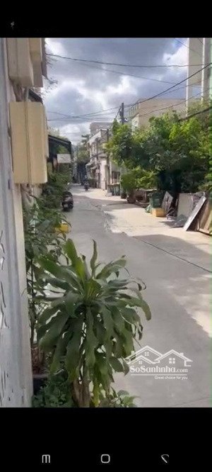 6 tỷ 400 thương lượng, bán nhà ngon 2 tầng, đường 6 mét thông, diện tích : ngan 4 mét - dài 19 mét