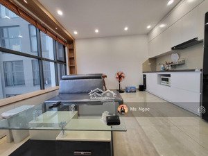 cần bán căn hộ 1pn tầng cao minato nhật bản, full nội thất, 53 m2, đã có sổ hồng. giá 2 tỷ 550