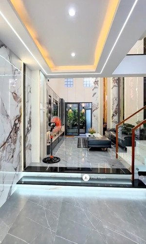 bán nhà giá 2tỷ3 hxh 8m lê văn sỹ,p.5, q.phú nhuận,60m2, 4pn, 5wc, 3 tầng,shr,cc trong ngày