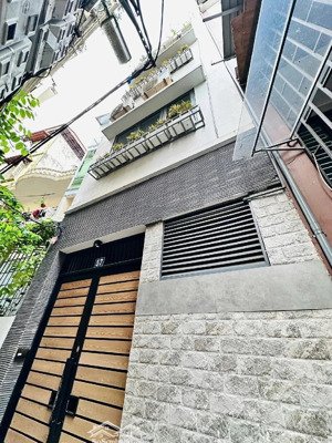 bán nhà phố thái hà- ngõ ô tô- cách ô tô tránh 10m- 5tầng có ô chờ tm. 67,4m- giá 18.3tỷ.