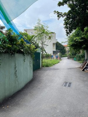 mảnh đất 102 m mặt tiền 8,2 m đất vuông tại vạn phúc- thanh trì, giá 5,5 tỷ.