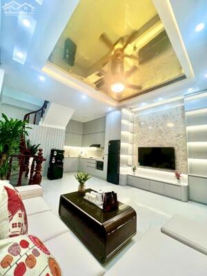  BÁN NHÀ ĐẸP TÂY SƠN – 6 TẦNG – 5 NGỦ – GIÁ 10,5 TỶ – 50M² 